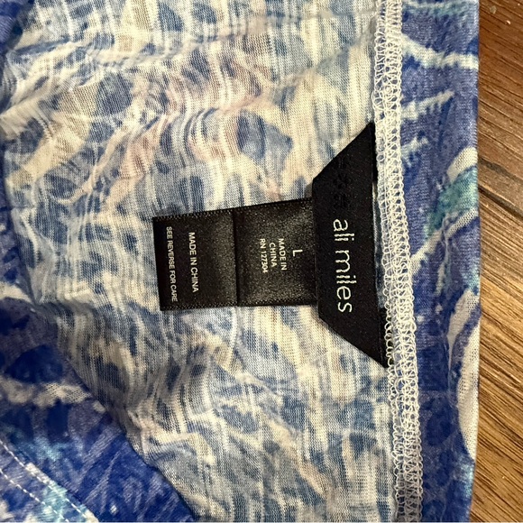 Ali Miles Blue and White Abstract Print Blouse - Picture 6 of 6